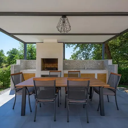 Eufemia Holiday home Zbandaj